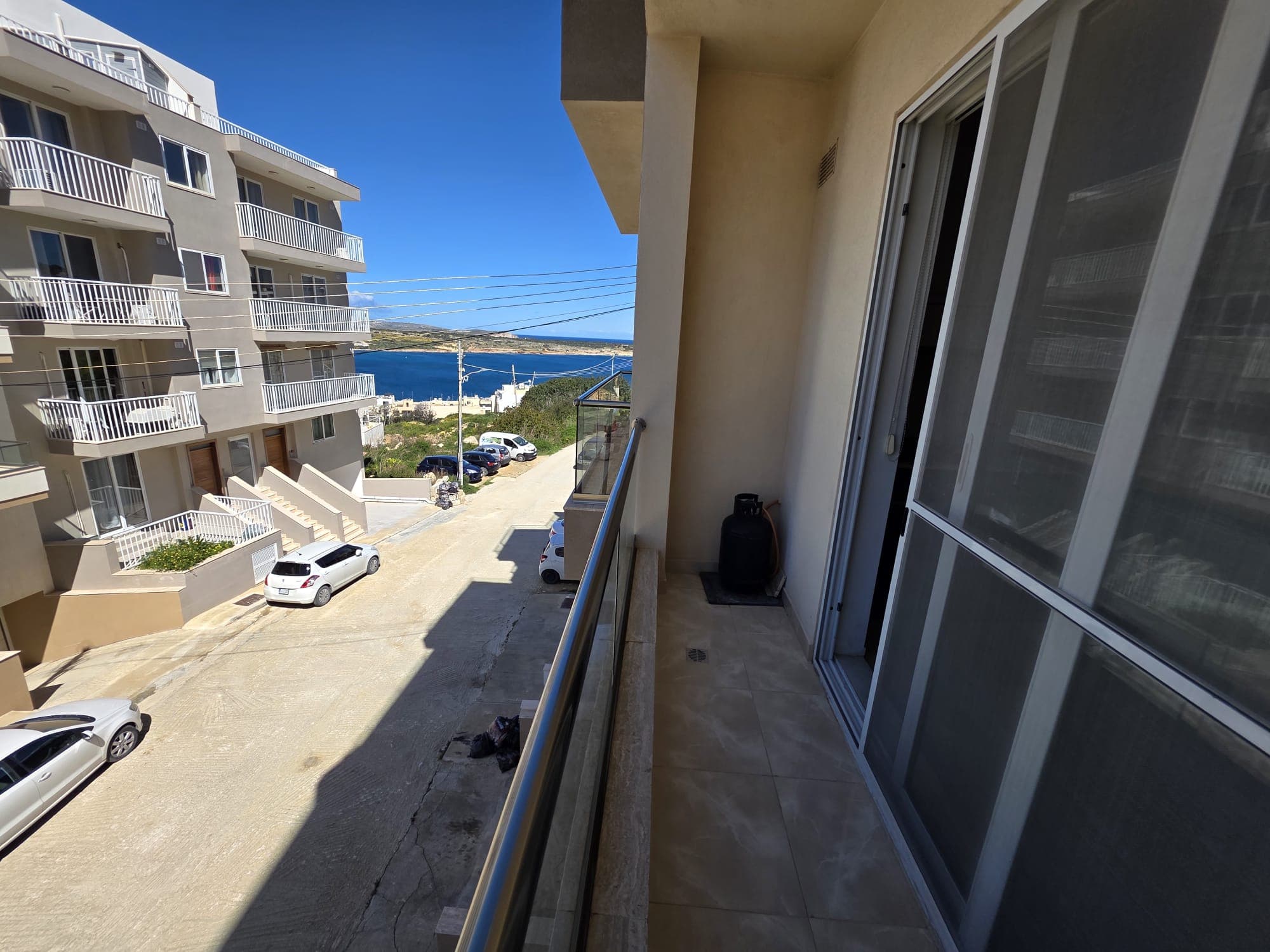 2 bedrooms / 2 bathrooms 3