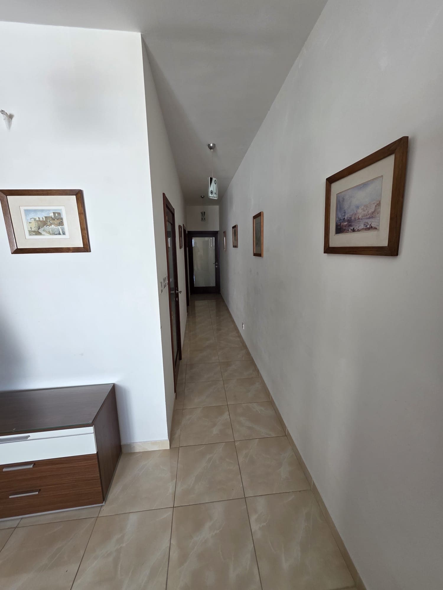 2 bedrooms / 2 bathrooms 4